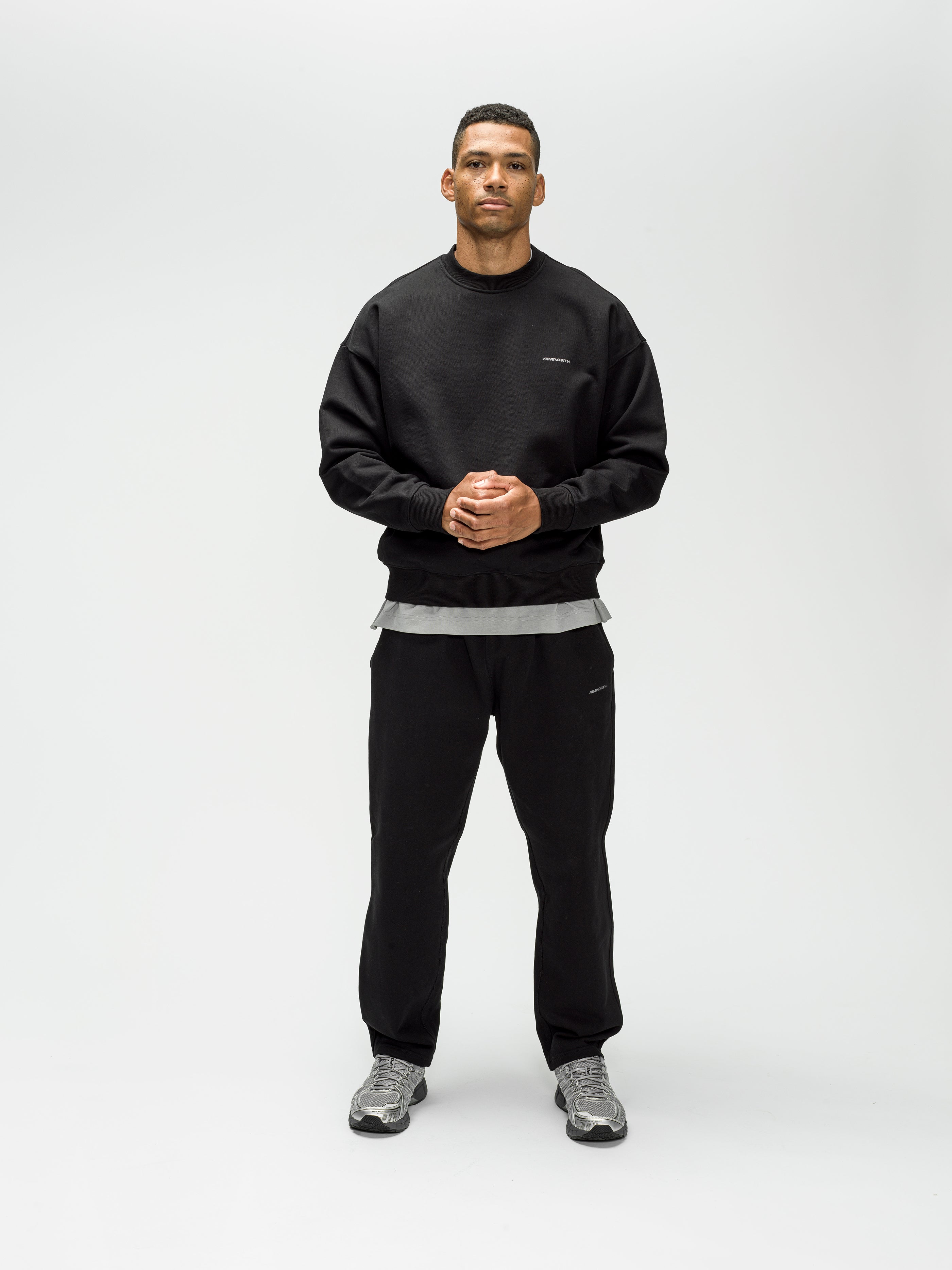 BLACK SWEATSHIRT
