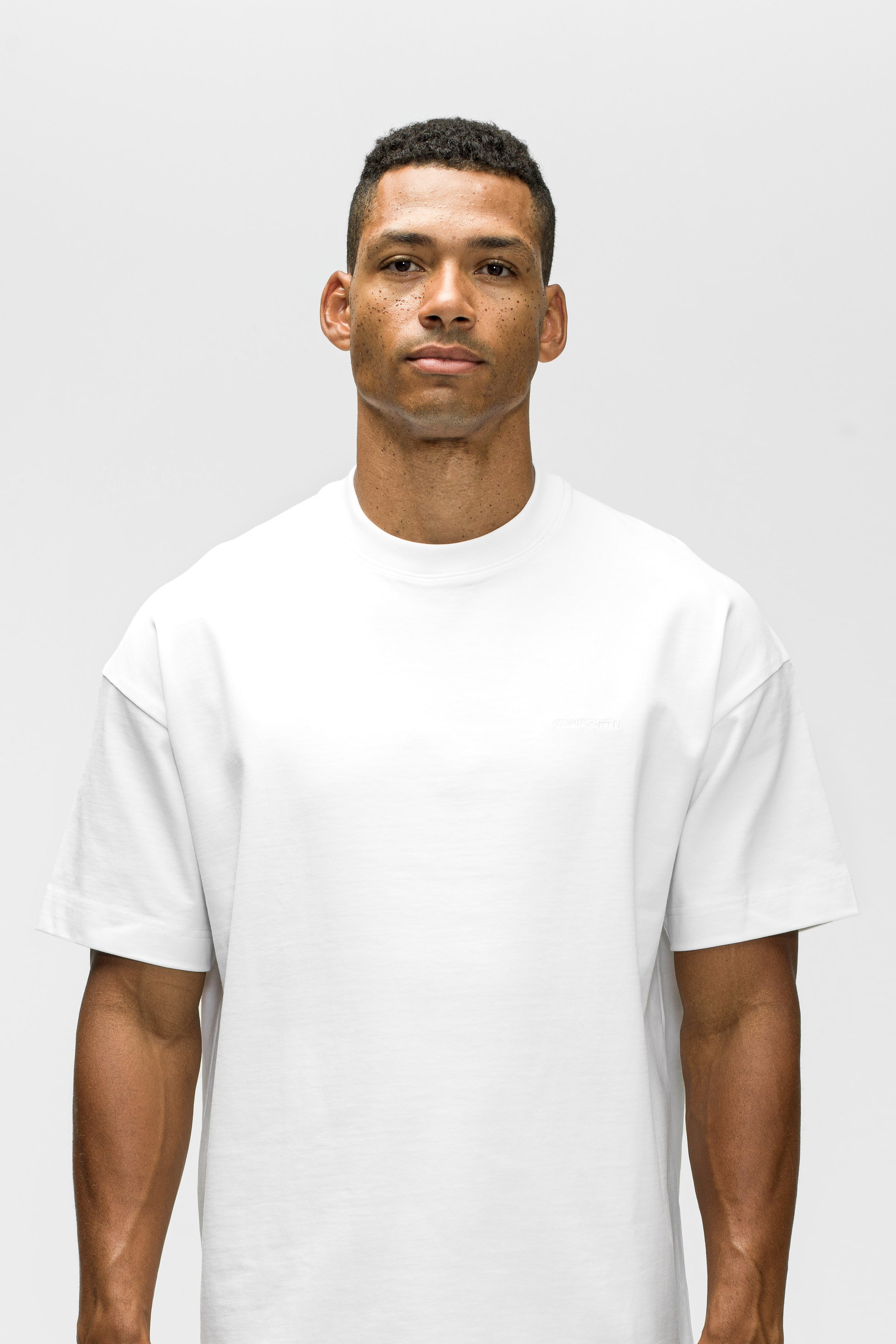 HEAVYWEIGHT LOGO TEE