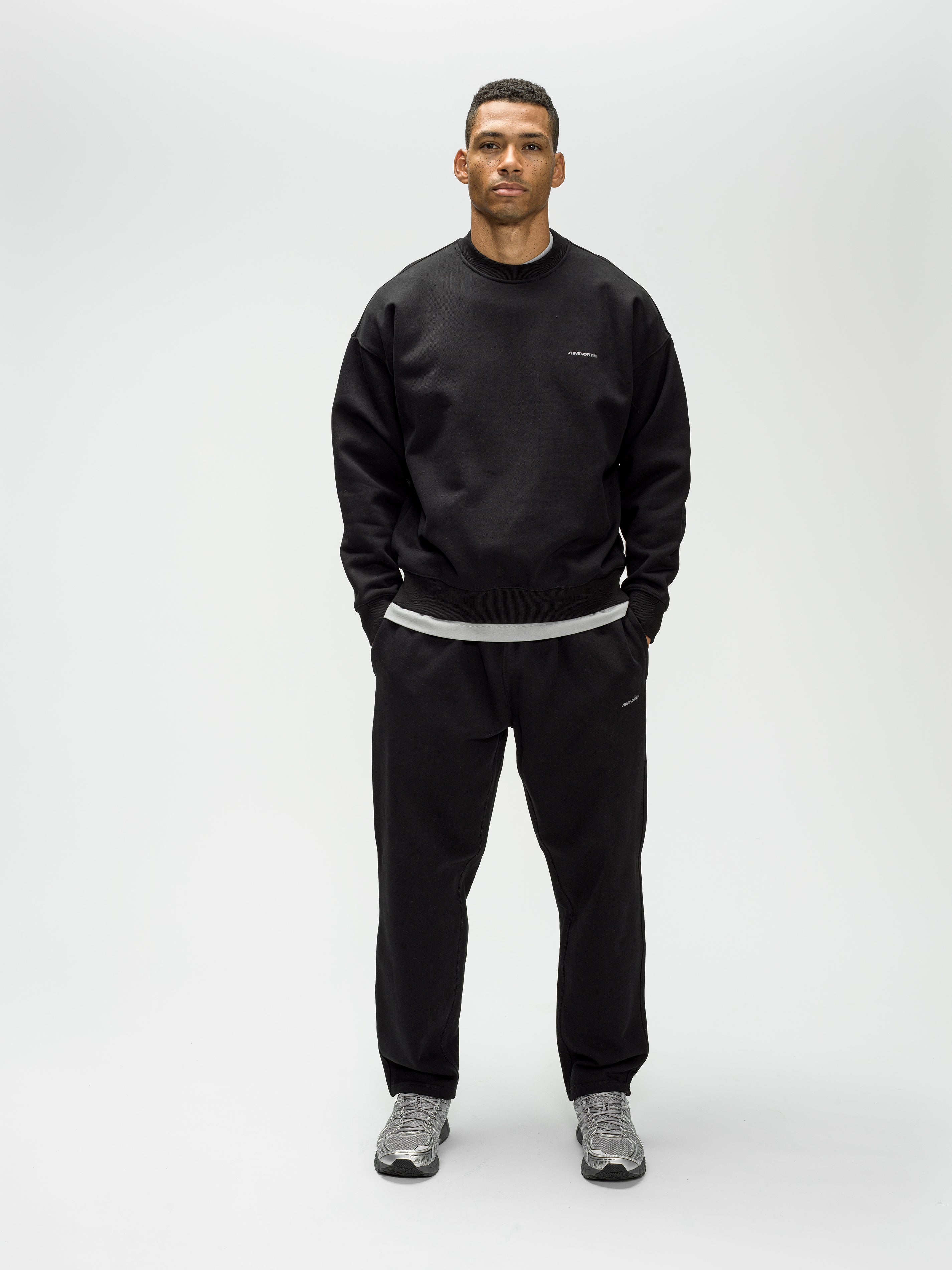 HEAVYWEIGHT BLACK SWEATPANTS